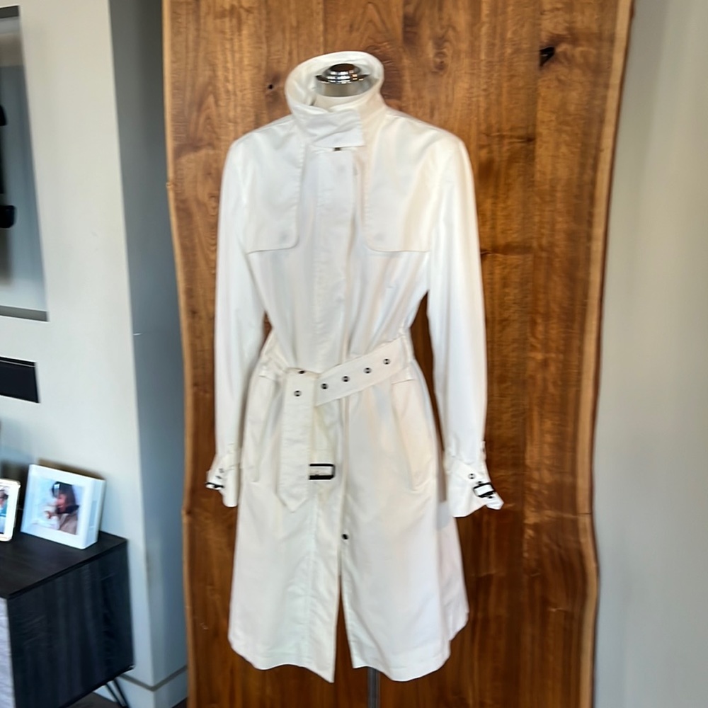 Burberry single breasted White Trench Coat